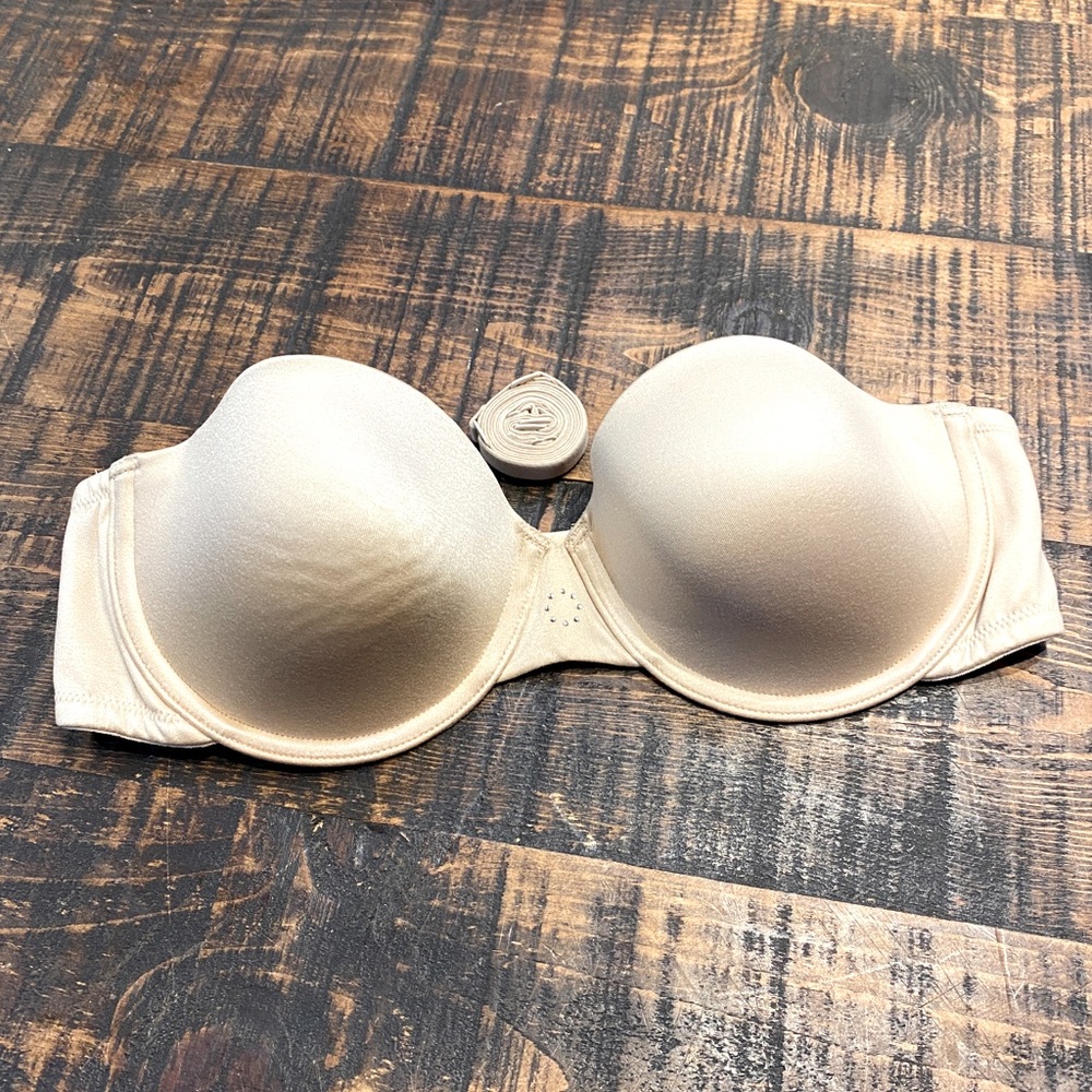 Strapless Bra with attachable straps.